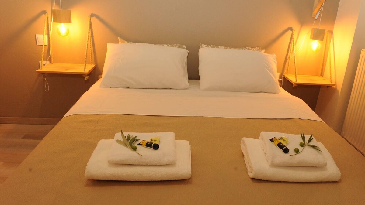 Delfoi Apartment | Sunny & Spacious Apartment in Delphi, 3 Bedrooms, 2 Bathrooms Sleeps 8 w/view