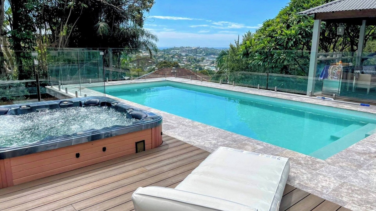 Allambie Heights Apartment | Sunny Spacious Suite + Outdoor Spa - close to Manly