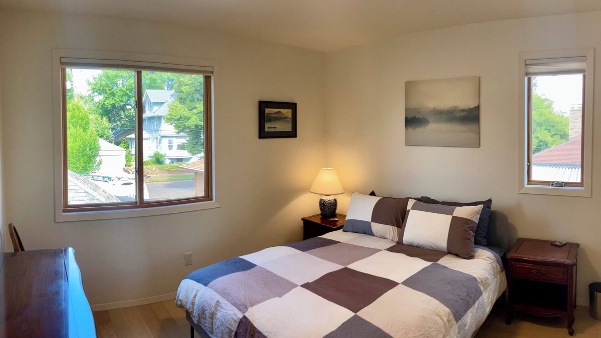 Sellwood-Moreland Apartment | Sunny, spacious, modern apartment offering country + urban life in hip Sellwood