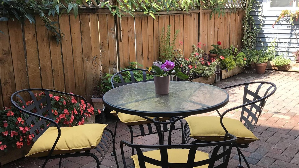 Grandview-Woodland Apartment | Sunny & Spacious One Bedroom Garden Suite