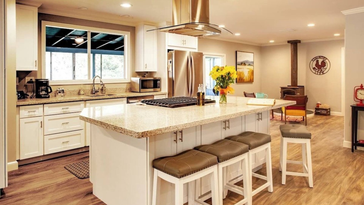 Sebastopol House | Sunny Spacious Wine Country Retreat 2BD 2BA
