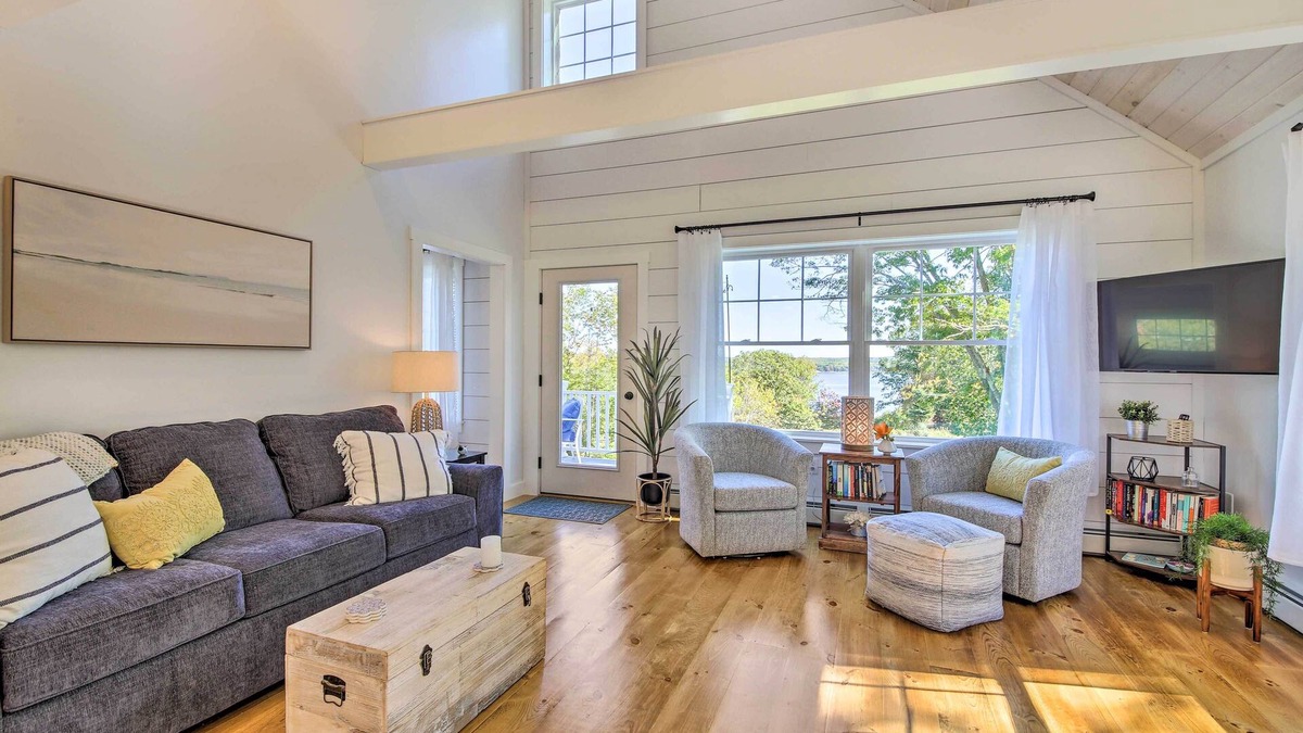 Sandy Point Cottage | Sunny Stockton Springs Home < 1 Mi to Beach!