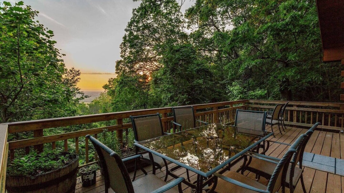 Keedysville Cabin | Sunny Streams Cabin - Sunset Views w/a Hot Tub!