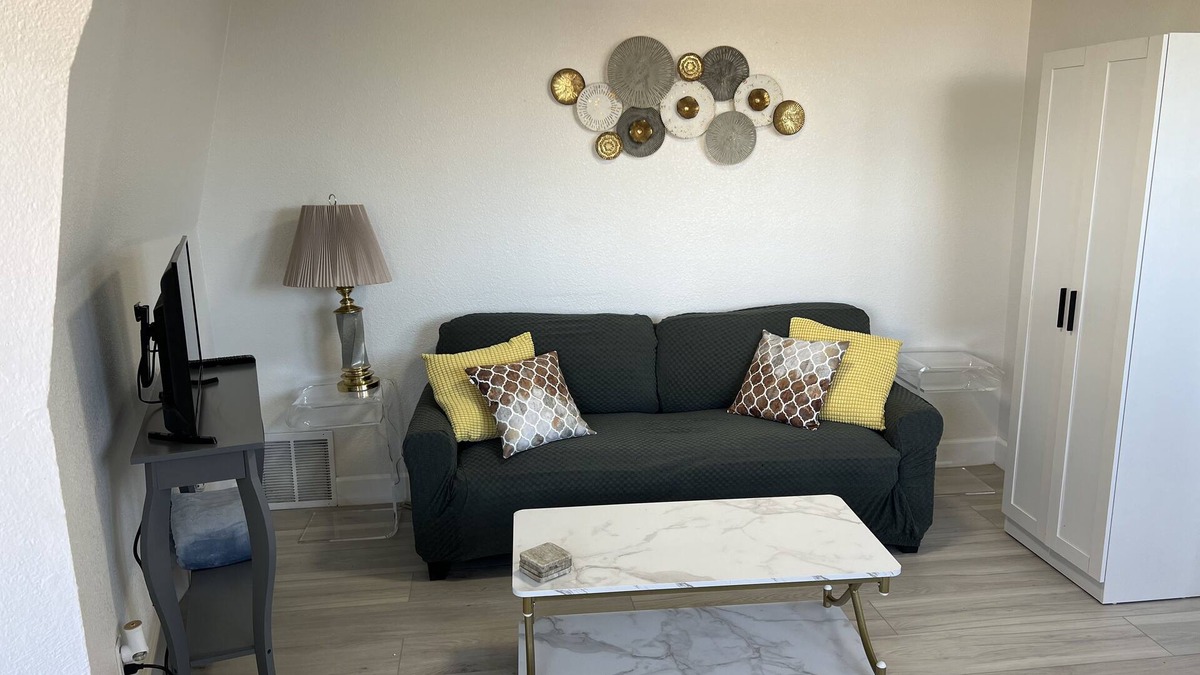 Townsite Apartment | Sunny Studio near Water Street - Unit An