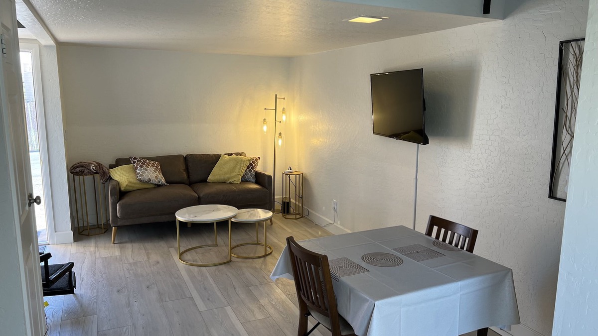 Townsite Apartment | Sunny Studio near Water Street - Unit B