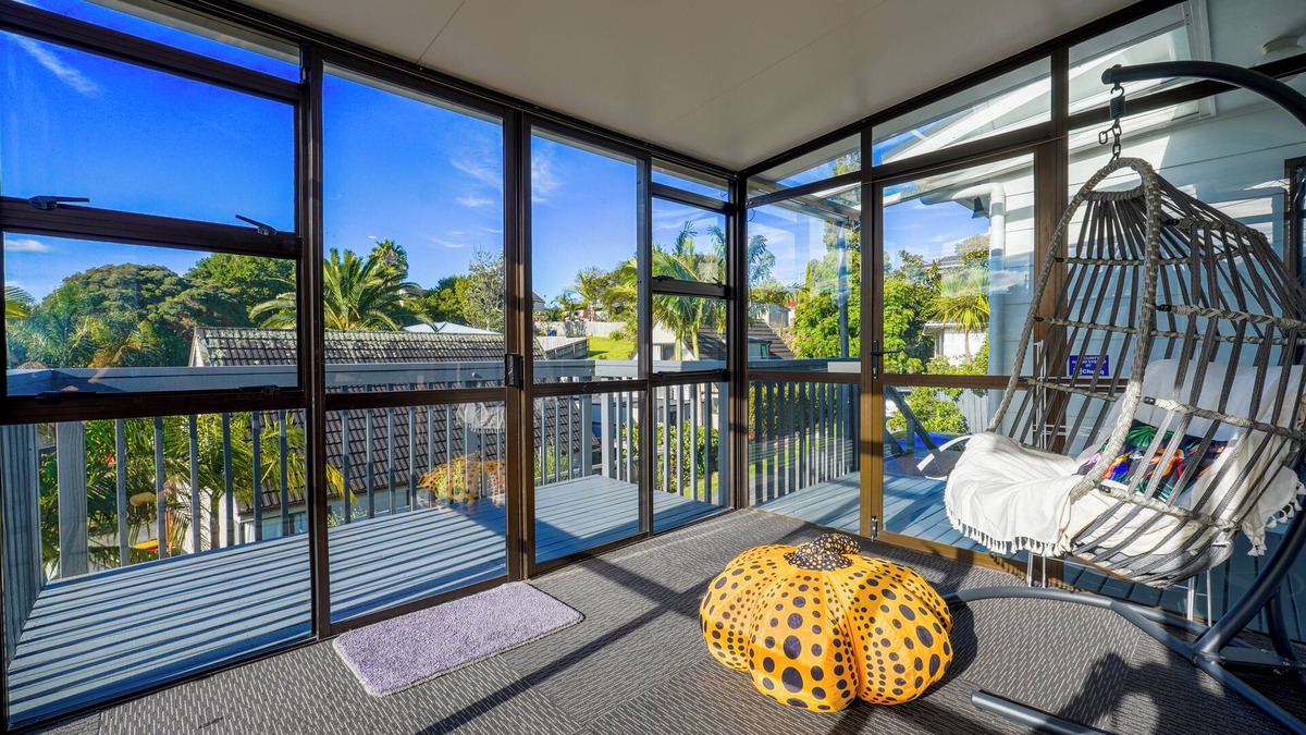 Browns Bay House | Sunny Stunner by the Sea: Browns Bay Escape