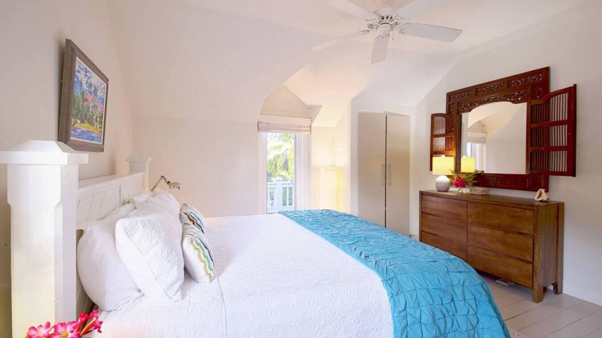Governor's Harbour Cottage | Sunny & Stylish 1BR Upstairs Cottage Apartment