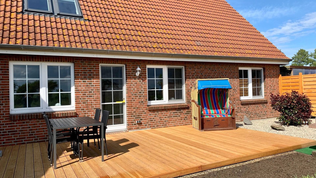 Albertsdorf Apartment | Sunny Sundblick accommodation with garden, terrace and wood-burning stove on Fehmarn