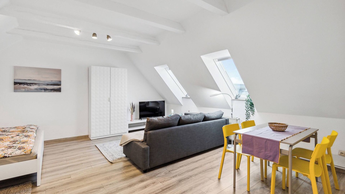 Cottbus Apartment | Sunny top floor in the Cottbus pedestrian zone