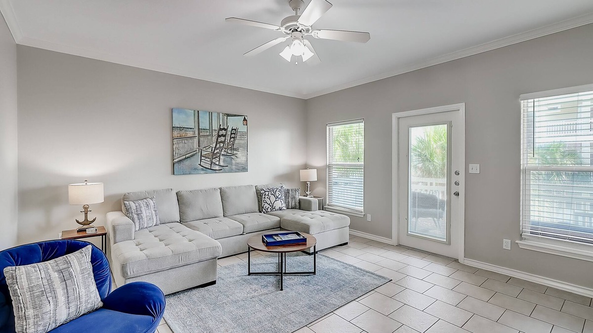 Corpus Christi House | Sunny townhouse with enclosed yard, washer/dryer, WiFi, & Netflix. Dog-friendly