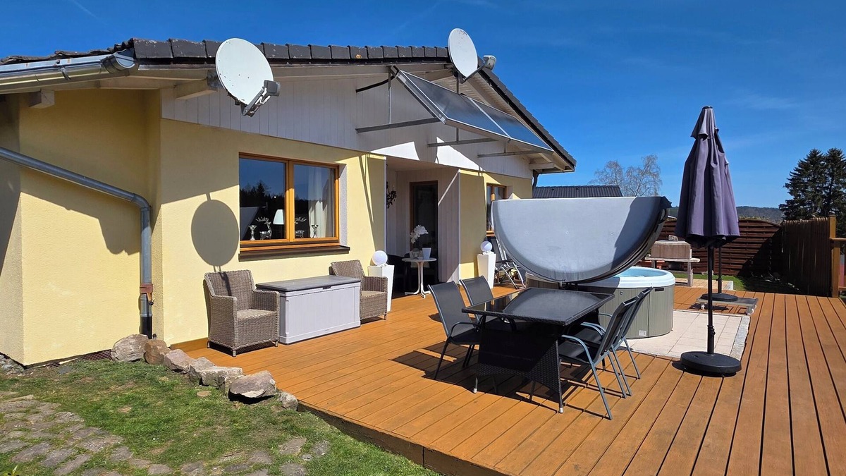Lenzkirch House | Sunny vacation apartment Sonnenhuesli in the Black Forest with whirlpool and sauna