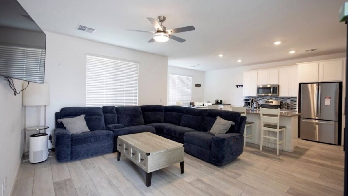 Enterprise House | Sunny Vegas Getaway with balcony