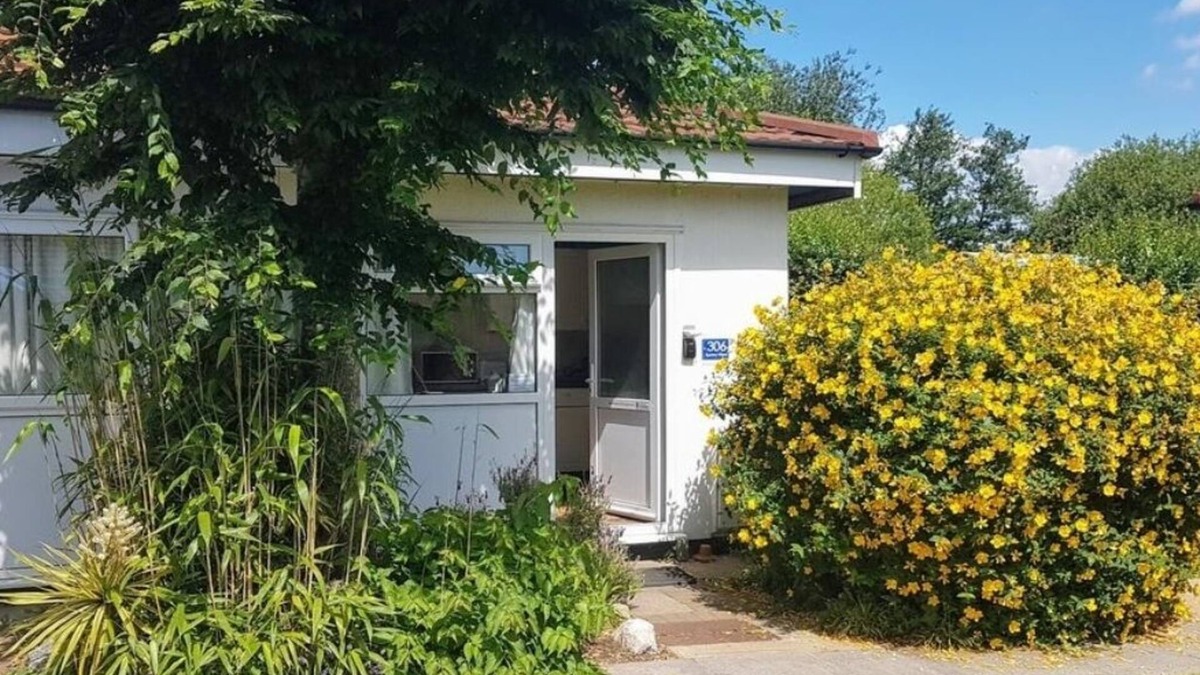 Dawlish Warren Ski Chalet | Sunny View, 2 Bedroom Chalet on the 4* Welcome Holiday Park in Dawlish Warren