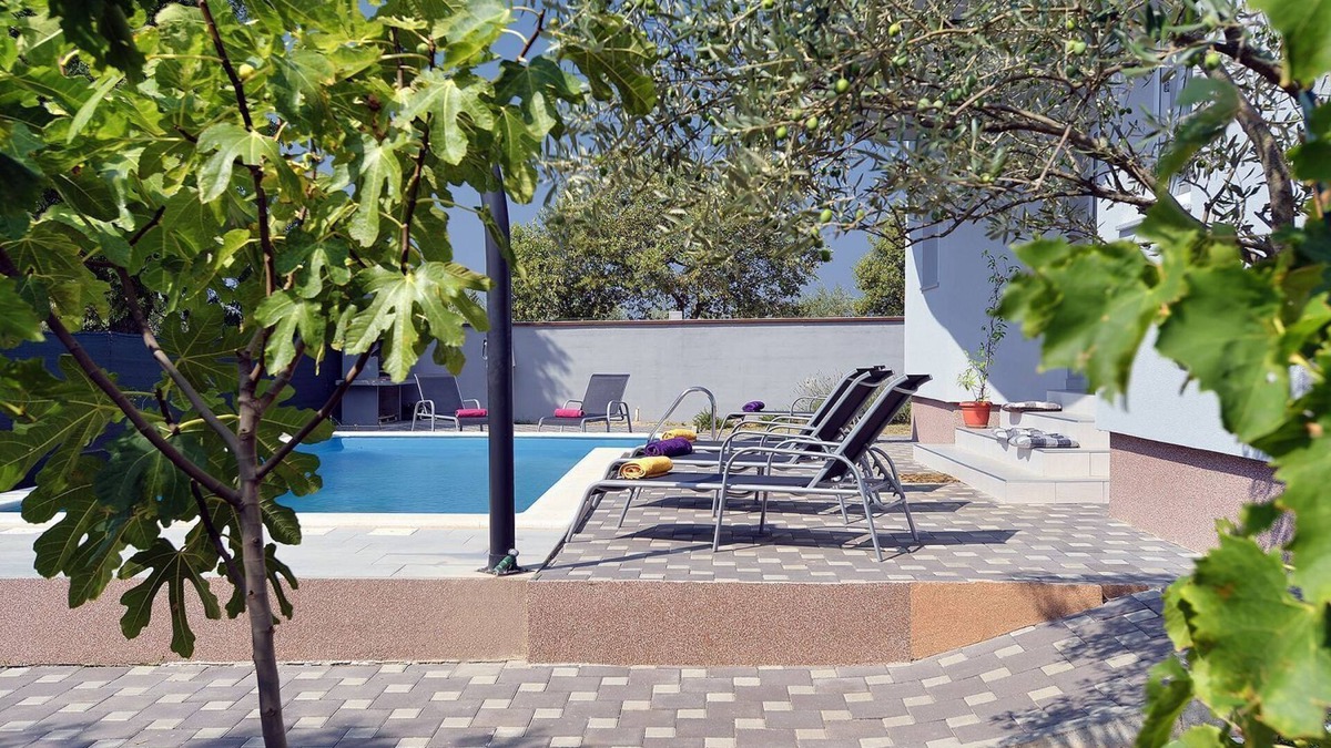 Orbanici House | Sunny villa with private pool