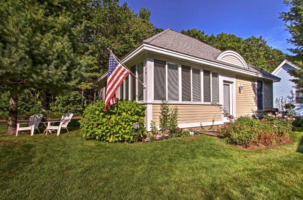 Summer Village House | Sunny Wells Cottage - 1 Mi to Moody Beach!