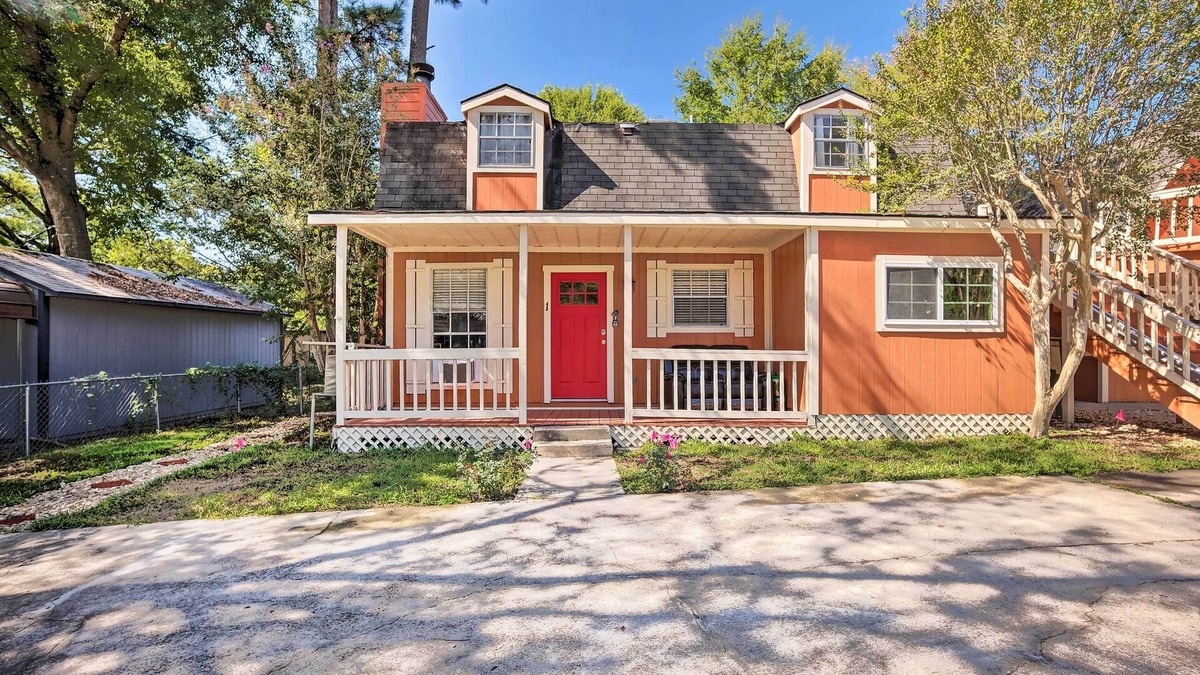 Willis House | Sunny Willis Escape w/Deck & Lake Access!