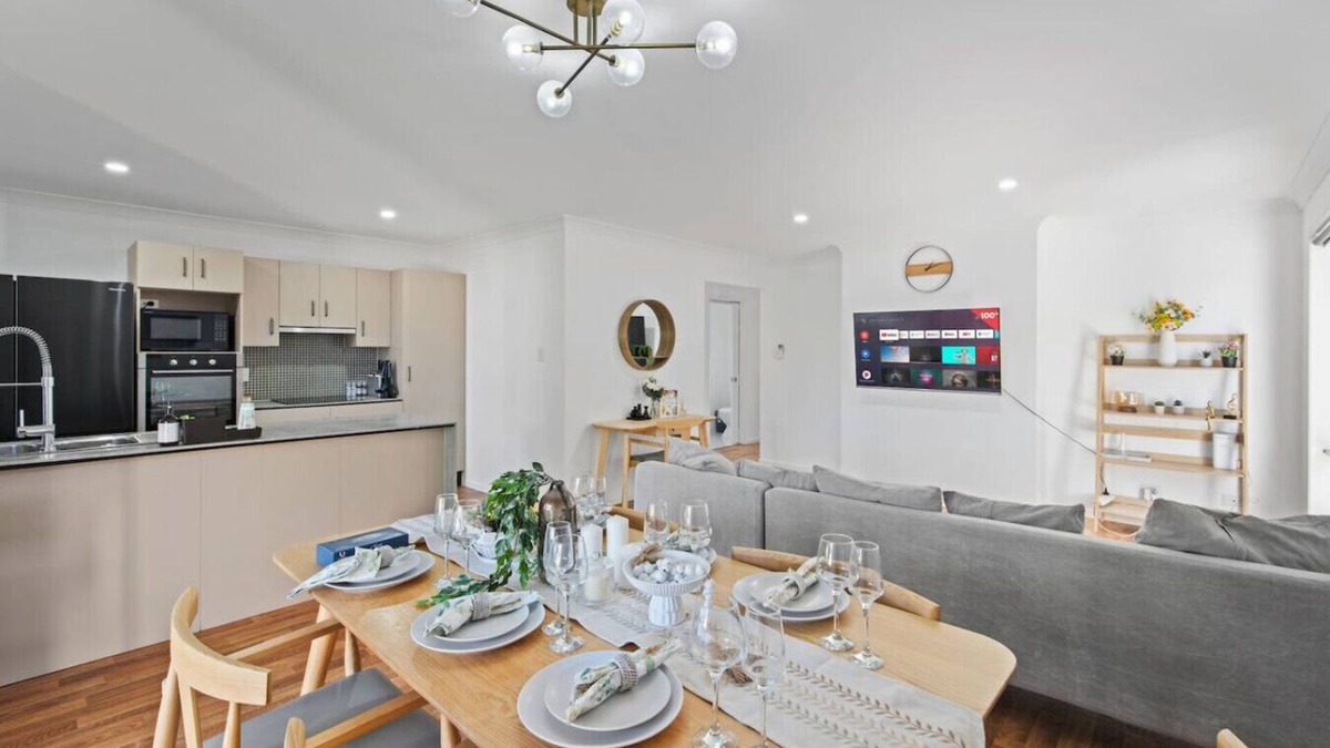 Sunnybank Hills House | Sunnybank Hills Spacious 5BR Home for Families