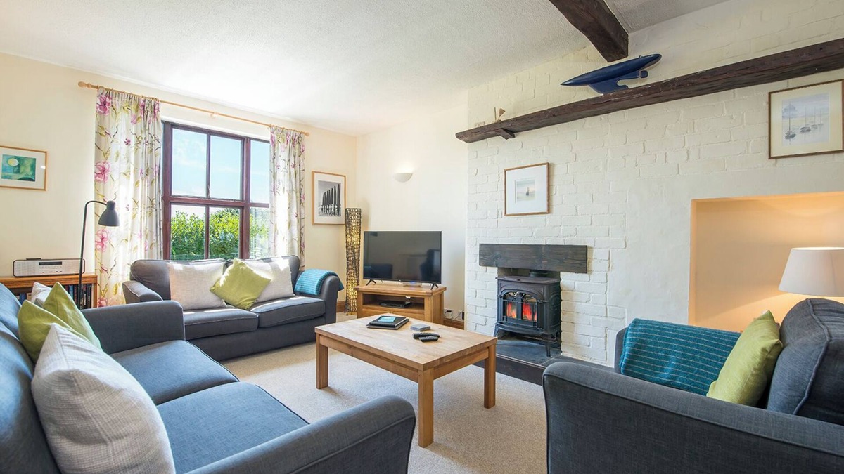 Manorbier Cottage | Sunnybank, holiday property Manorbier, Sleeps 6, 3 bedrooms, bathrooms