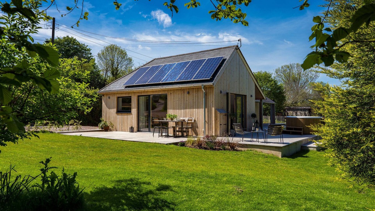 Shaldon Ski Chalet | Sunnybrook - Carbon Neutral, Woodfired Hottub, near beach