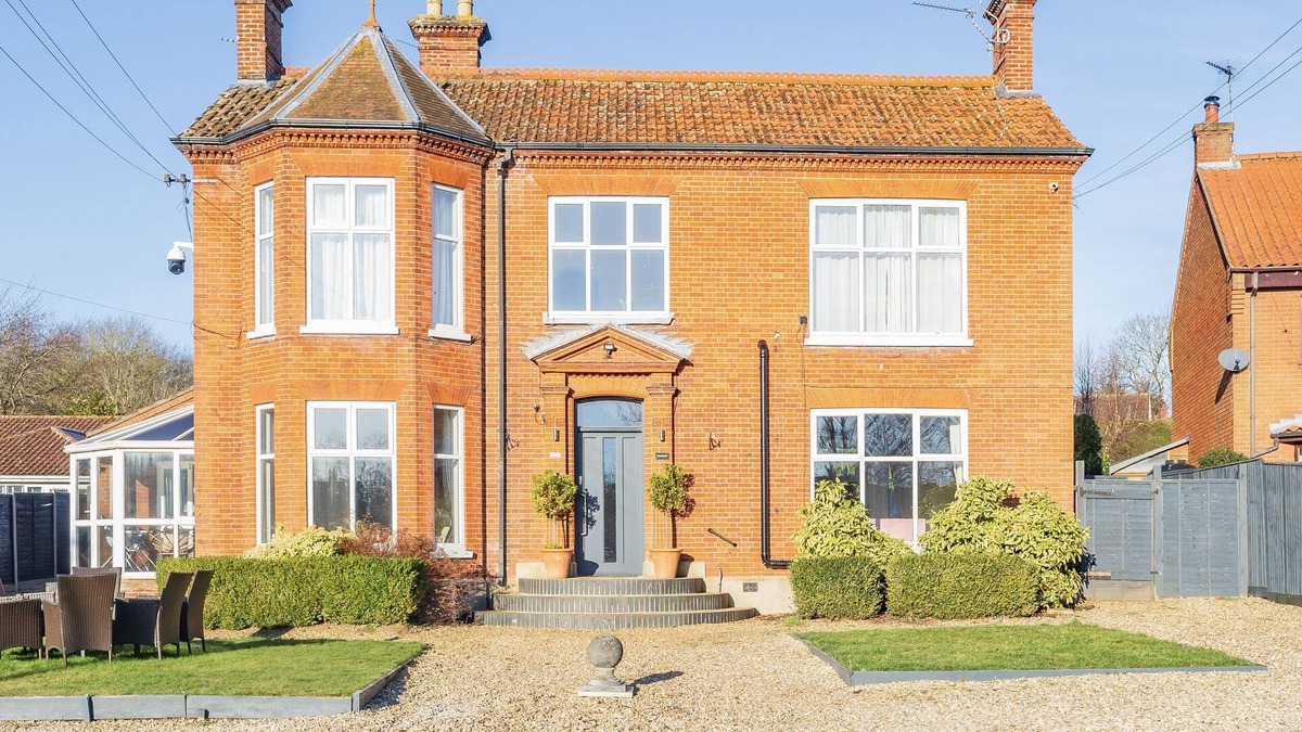 Buxton House | SUNNYMEADE, family friendly, with hot tub in Buxton, Norfolk
