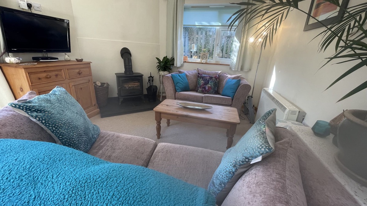 Veryan Cottage | Sunnyside - a holiday home that sleeps 2 guests in 1 bedroom