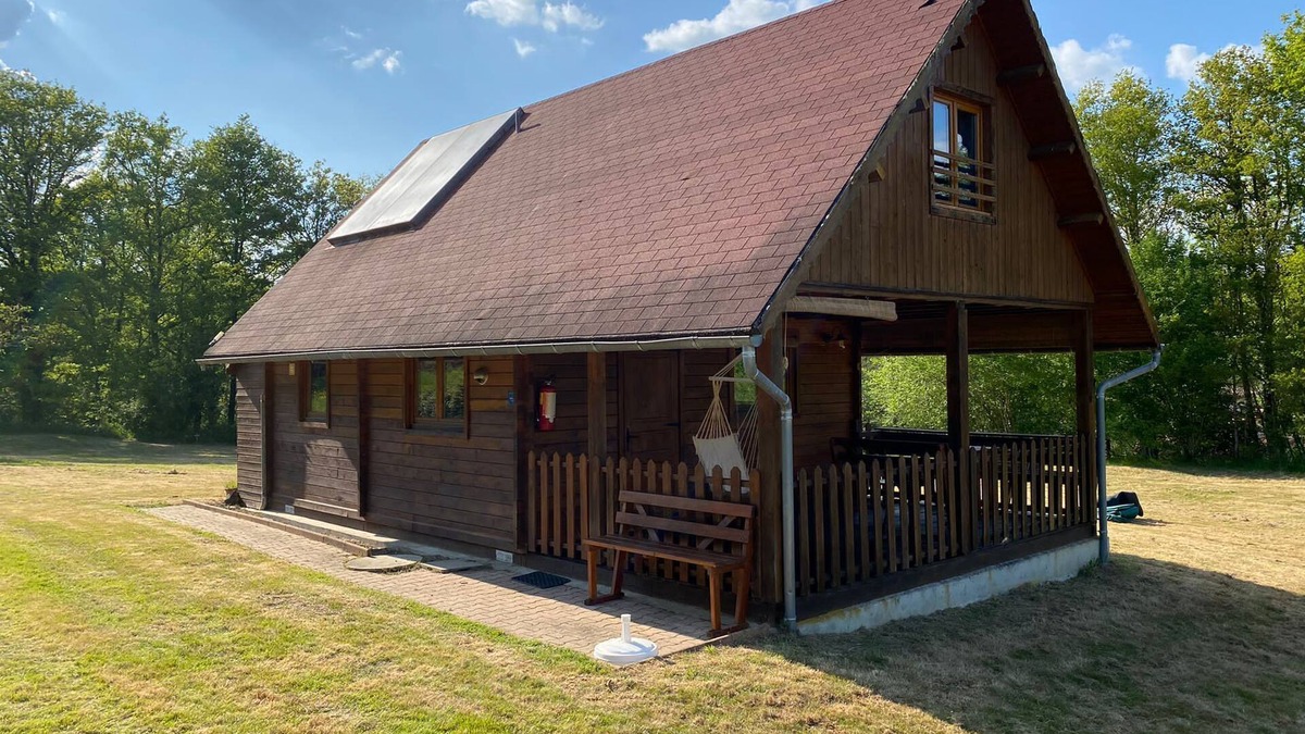 Saulgond Ski Chalet | SunnySide Chalet, Ideal for 6 People. Relax in this tranquil setting
