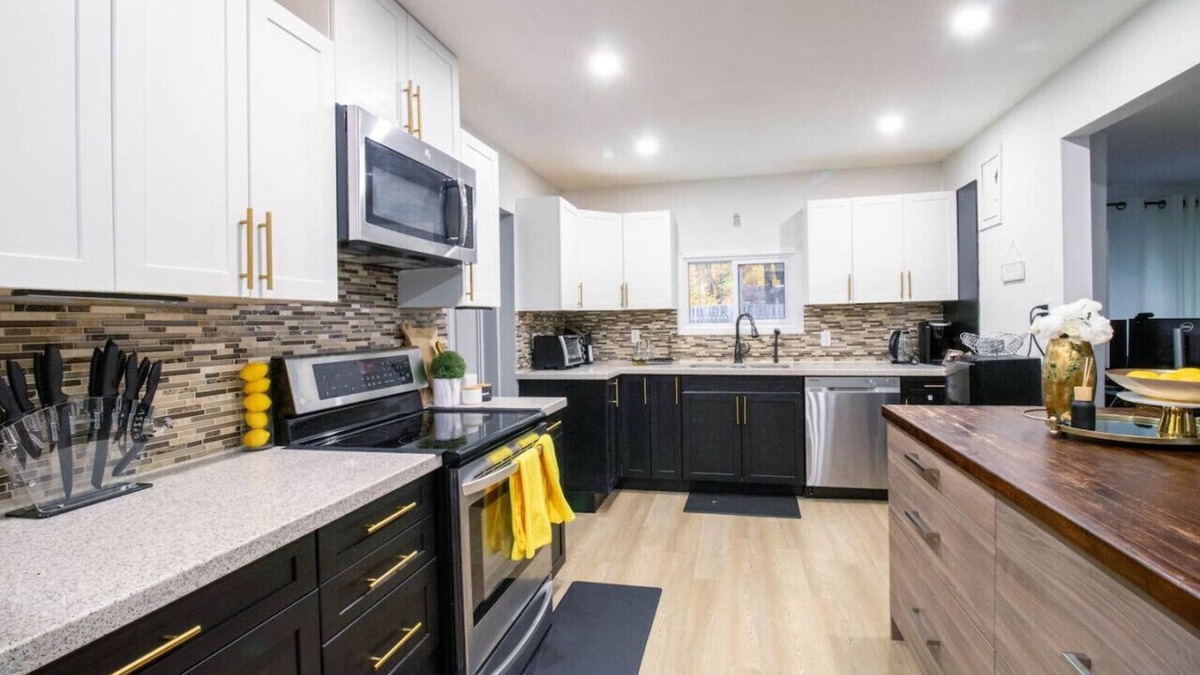 Midland House | Sunnyside Stay-3bdrm w/Gym!