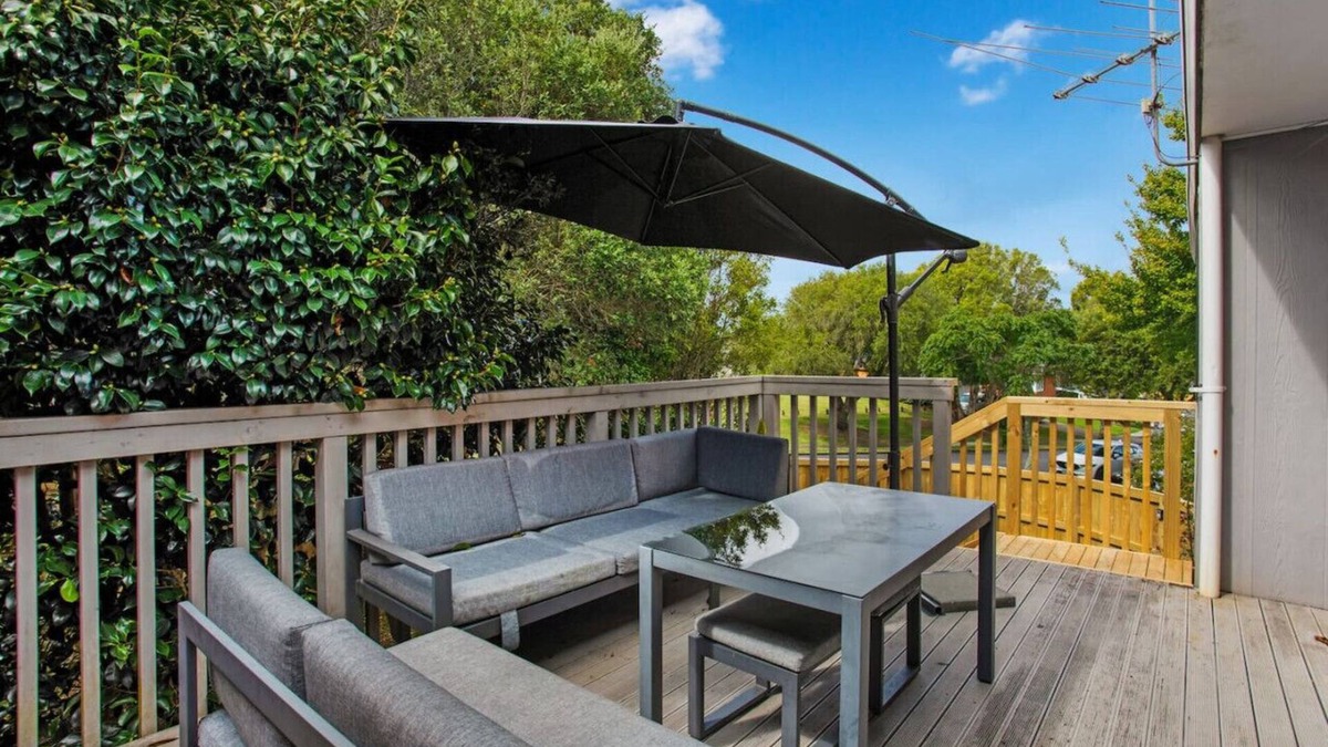 Half Moon Bay House | Sunnyside Townhouse with Rumpus, Parking and Deck