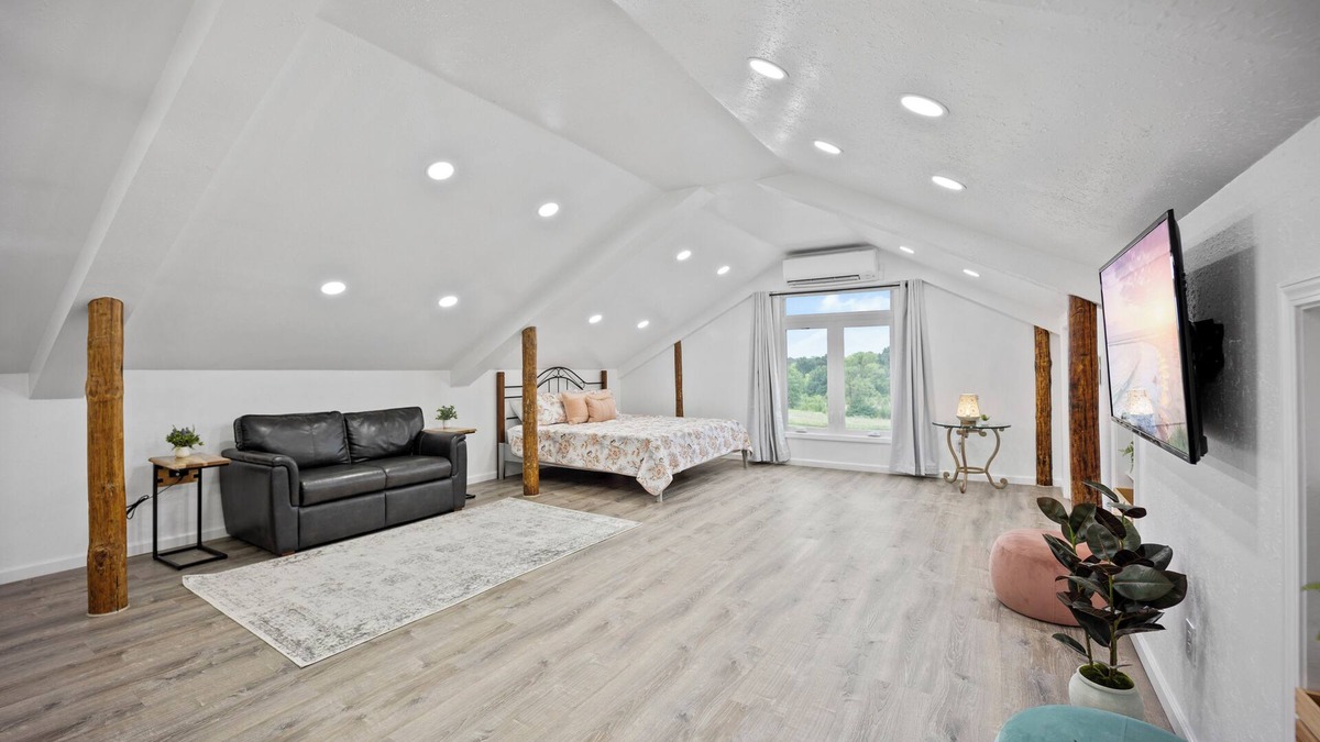 Liberty Apartment | Sunrise Acres - Barndo Loft Studio