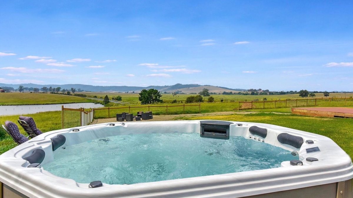 Anambah House | Sunrise and Sunset Hot Tub Views 600m walk to Doltone Anambah House Wedding Venue at Pelican Plains