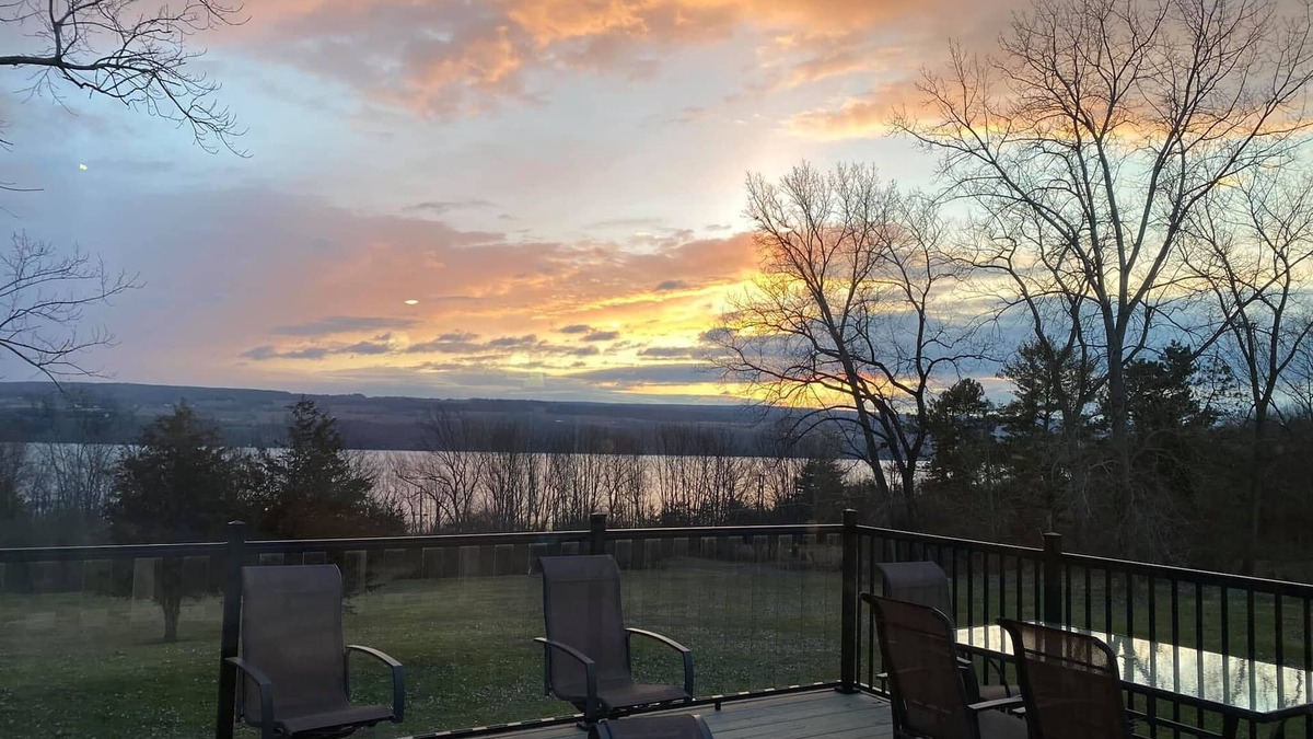 Valois House | Sunrise at the Sawmill - Couples Retreat!
