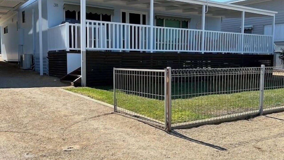 Tiddy Widdy Beach House | Sunrise at Tiddy Widdy - Esplanade! sea views! Winter Off Peak Special!