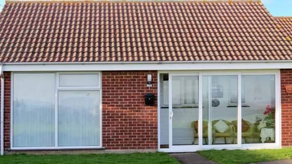 Kessingland Cottage | SUNRISE, family friendly, country holiday cottage in Kessingland