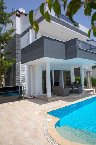 Side Villa | Sunrise hill villa with private pool
