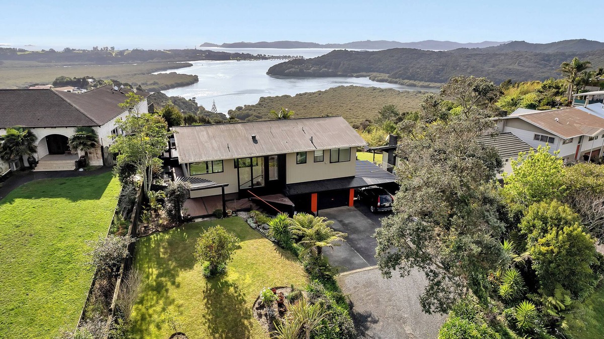 Haruru House | Sunrise Lookout - Paihia Holiday Home