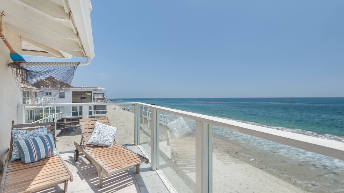 Central Malibu Condo | Sunrise Malibu Road Beachfront Penthouse