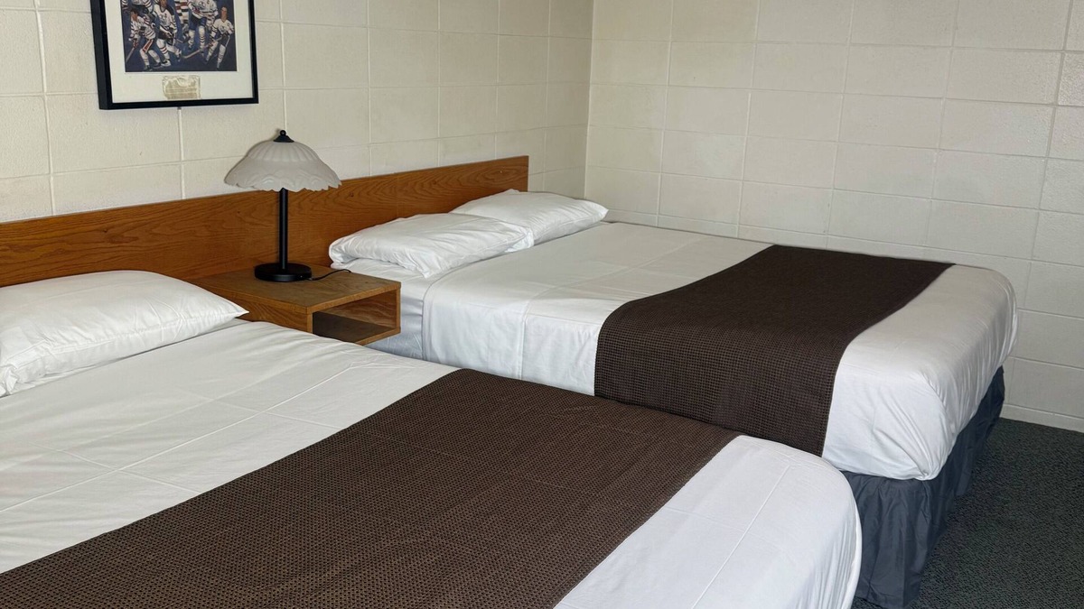 Consort Hotel | SUNRISE MOTEL