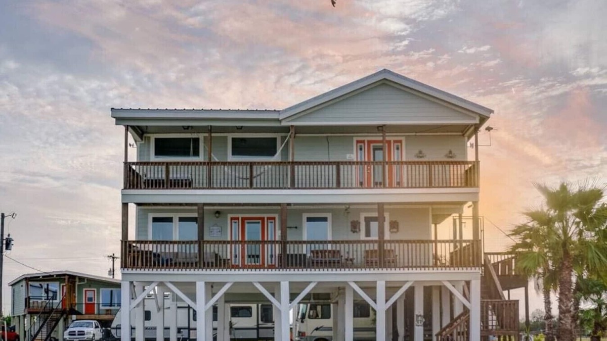 Port Lavaca House | SUNRISE ON MAG - Beach House
