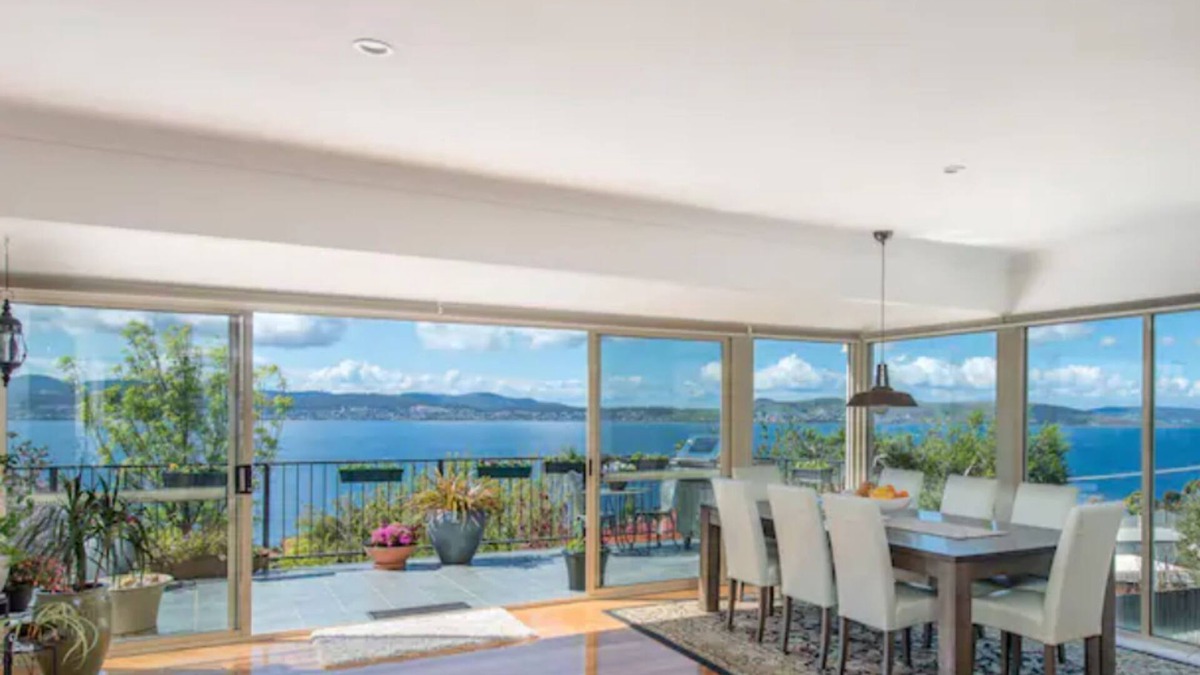 Sandy Bay House | Sunrise on the Bay - Hobart - Stunning water views