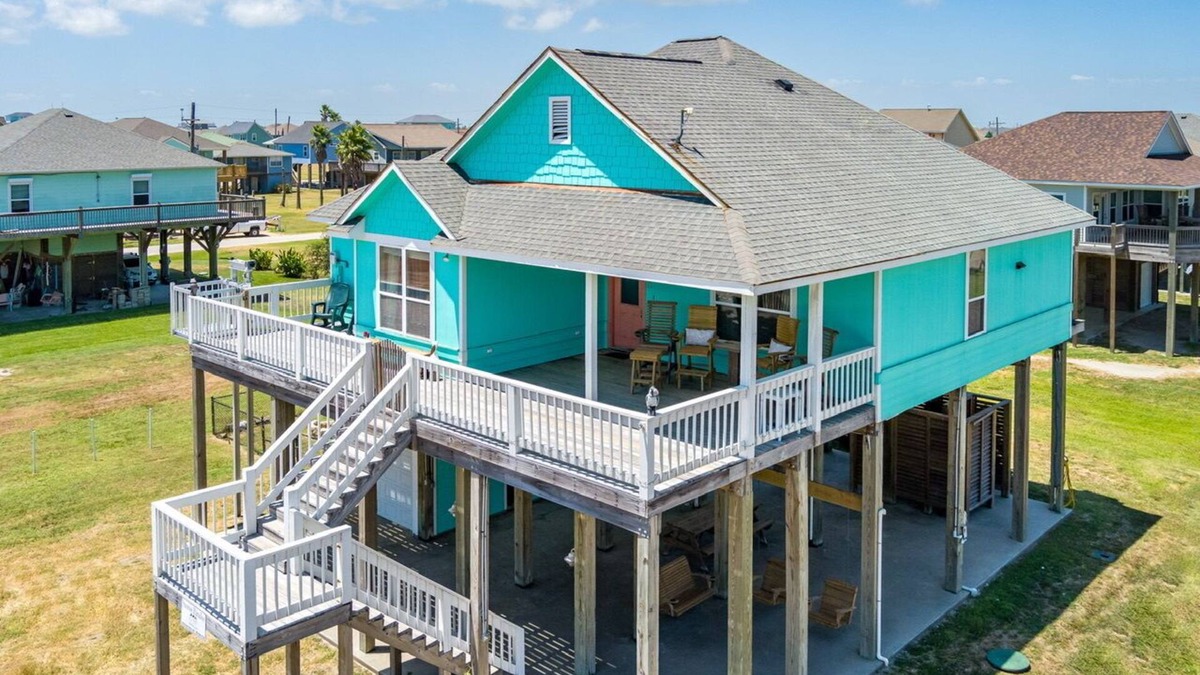 Crystal Beach House | SUNRISE PARADISE - great view and close to the beach!