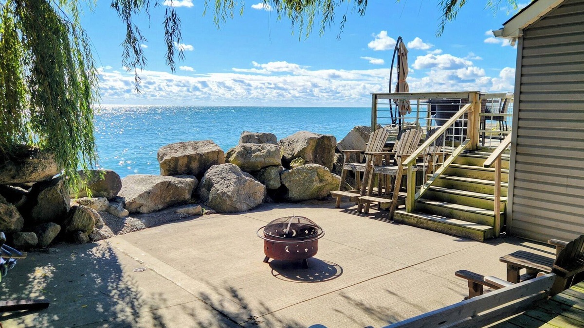 Leamington Cottage | Sunrise Retreat - Lakefront Cottage w/Hot Tub