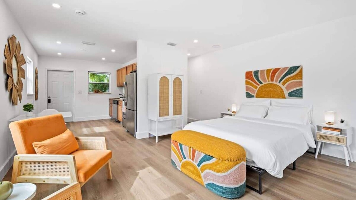 Sailboat Bend Apartment | Sunrise Studio-Bright 1 Bed 1 Bath
