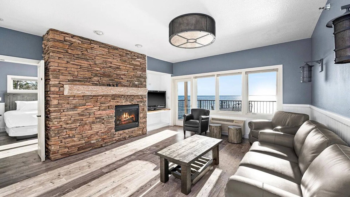 Two Harbors Condo | Sunrise Suite on Lake Superior- Pool & Hot Tub