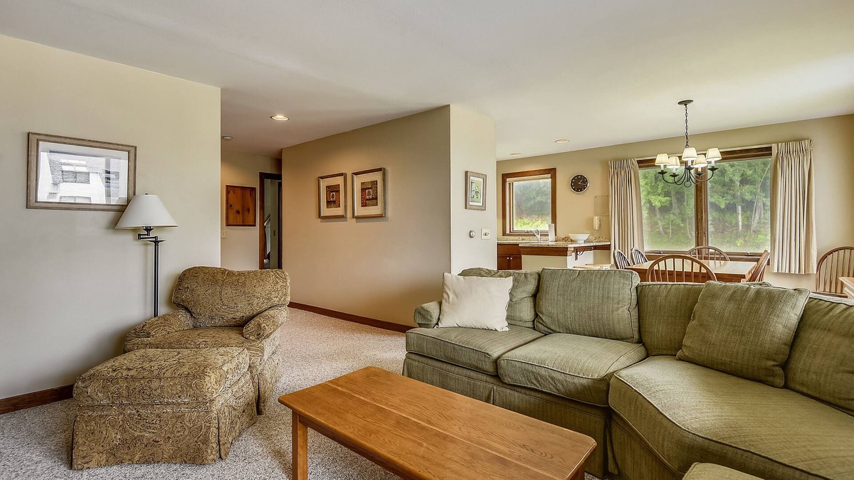 Central Vermont- Killington Condo | Sunrise West Glade K1 ski on ski off with a wonderful community sports center.