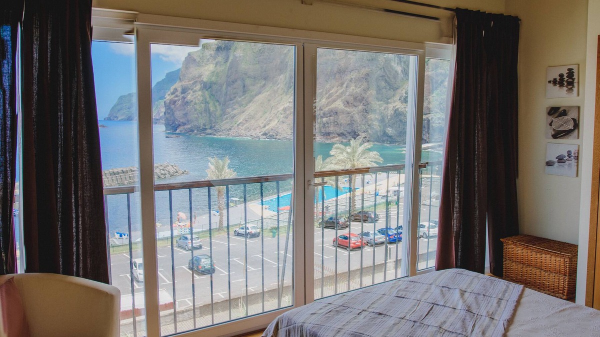 Ponta Delgada House | SUNRISEHOUSE, a perfect contrast between the sea and the mountains!Amazing view