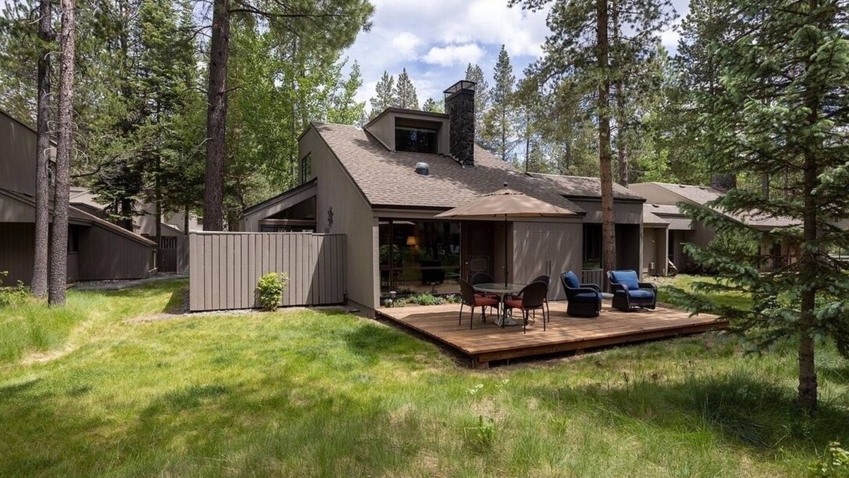 Sunriver House | Sunriver Meadow House - A Place to Relax, located 2 minutes from the Village.