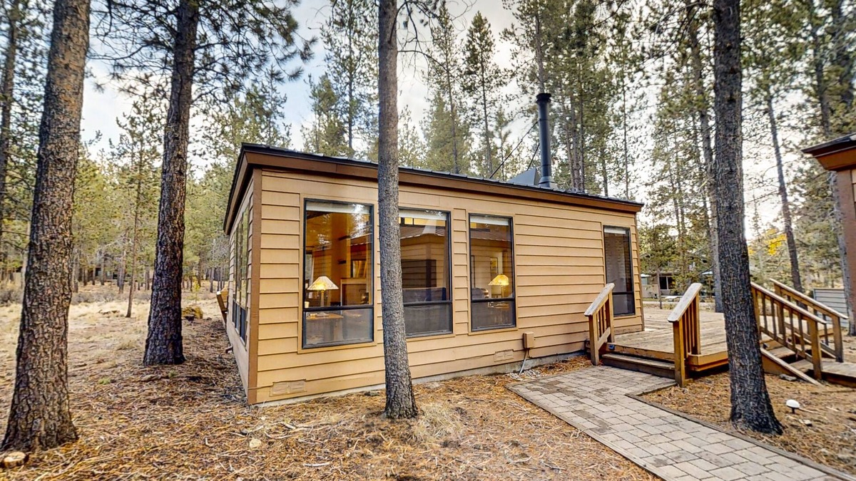 Sunriver House | Sunriver Resort home with deck, tree views, wood stove, streaming, washer/dryer