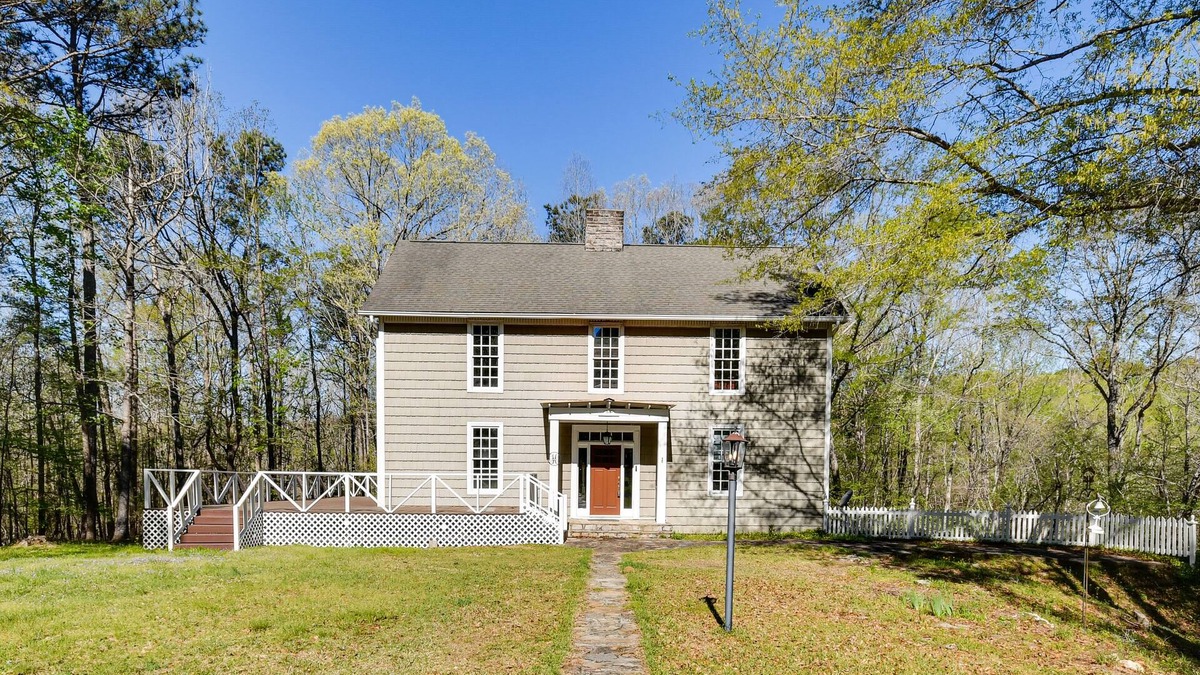 Tallassee House | Sunroom & Decks: Family Home in Tallassee!