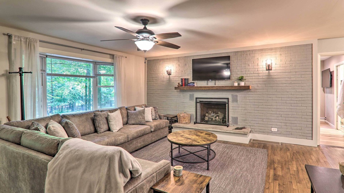 Locust Lake Village Cabin | Sunroom, Fire Pit + Sauna: Lake Locust Village Gem