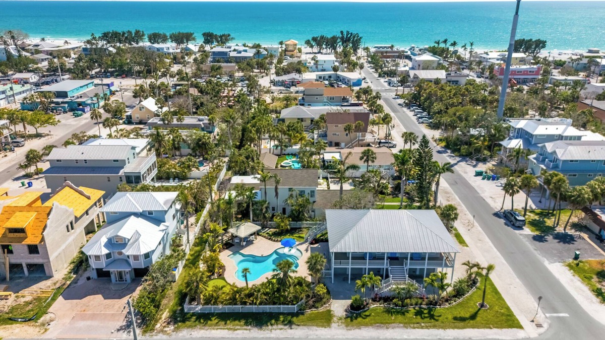 Anna Maria Cottage | SunSalt Cottage~5 min to Beach, Shops & Restaurants~PrivatePool